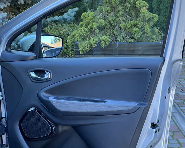 Сірий Рено Зое, об'ємом двигуна 0 л та пробігом 99 тис. км за 13400 $, фото 25 на Automoto.ua
