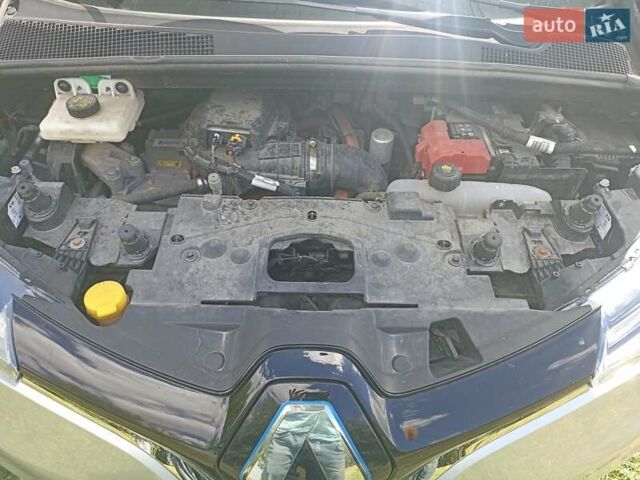 Серый Рено Зое, объемом двигателя 0 л и пробегом 68 тыс. км за 13800 $, фото 7 на Automoto.ua