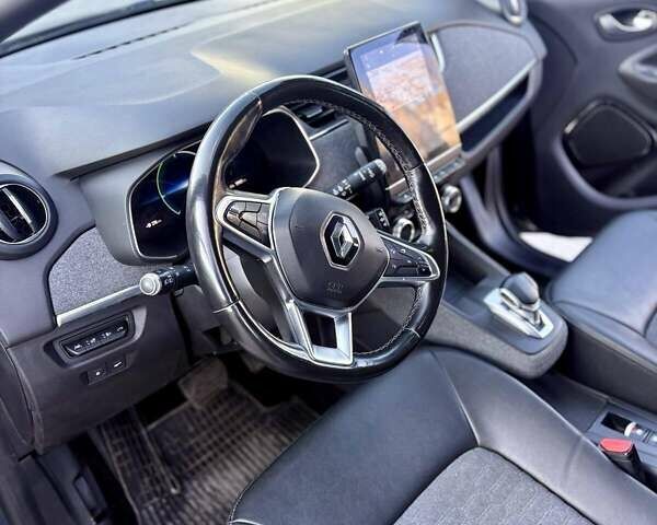 Серый Рено Зое, объемом двигателя 0 л и пробегом 59 тыс. км за 13800 $, фото 2 на Automoto.ua