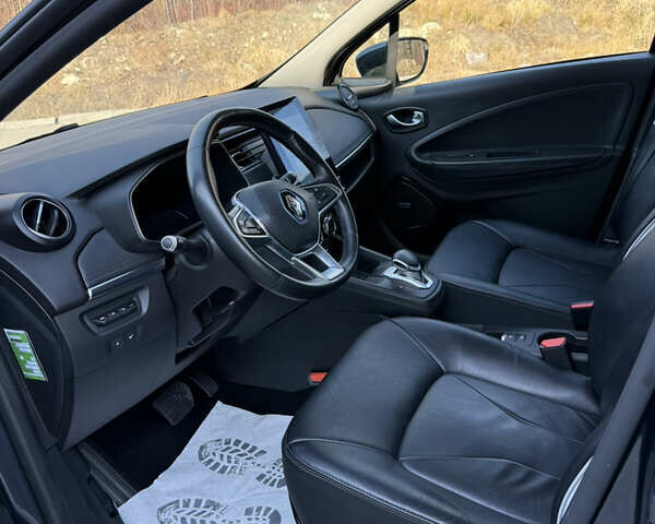 Серый Рено Зое, объемом двигателя 0 л и пробегом 76 тыс. км за 13450 $, фото 16 на Automoto.ua