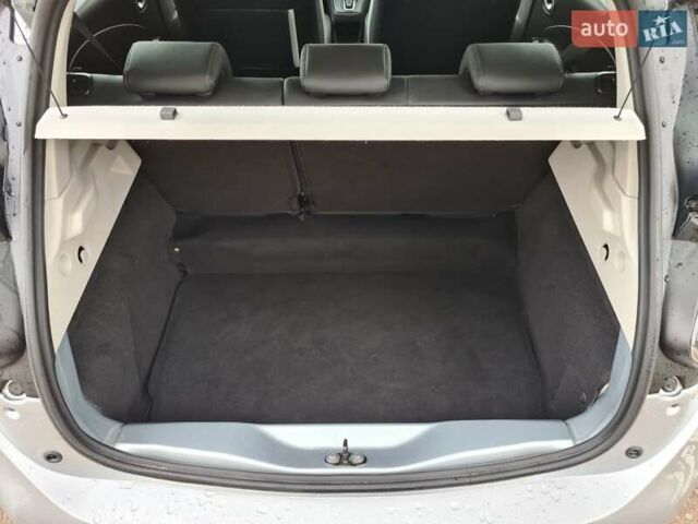 Серый Рено Зое, объемом двигателя 0 л и пробегом 93 тыс. км за 11950 $, фото 32 на Automoto.ua