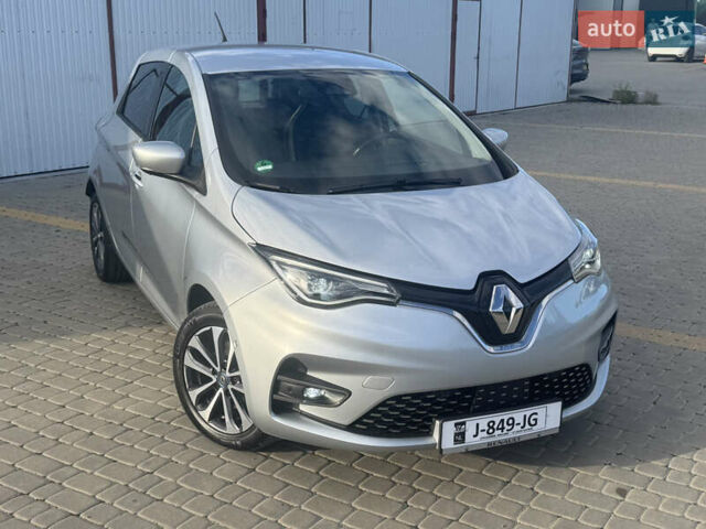 Серый Рено Зое, объемом двигателя 0 л и пробегом 130 тыс. км за 13350 $, фото 12 на Automoto.ua