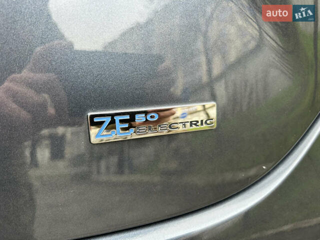 Серый Рено Зое, объемом двигателя 0 л и пробегом 16 тыс. км за 14800 $, фото 34 на Automoto.ua