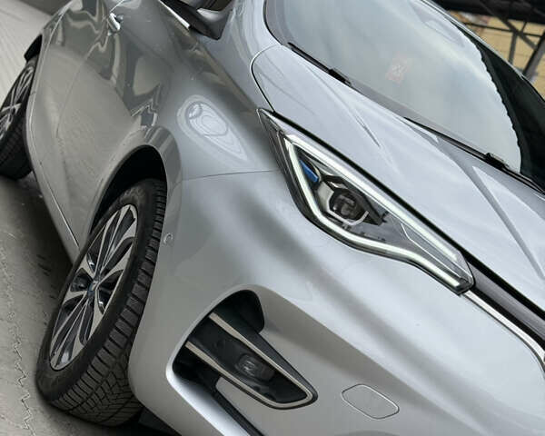 Серый Рено Зое, объемом двигателя 0 л и пробегом 89 тыс. км за 12999 $, фото 6 на Automoto.ua