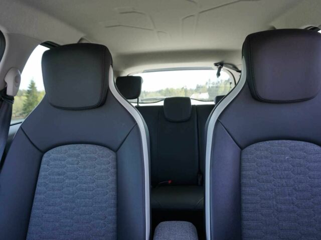 Серый Рено Зое, объемом двигателя 0 л и пробегом 65 тыс. км за 10800 $, фото 8 на Automoto.ua