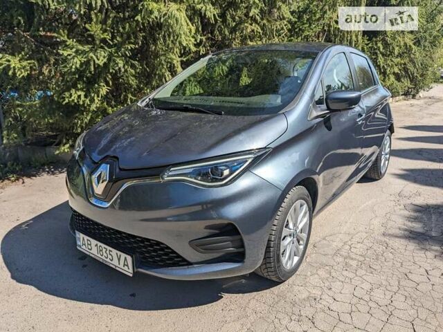 Серый Рено Зое, объемом двигателя 0 л и пробегом 28 тыс. км за 16555 $, фото 2 на Automoto.ua