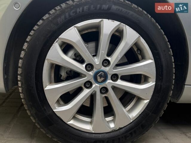 Серый Рено Зое, объемом двигателя 0 л и пробегом 53 тыс. км за 12900 $, фото 29 на Automoto.ua