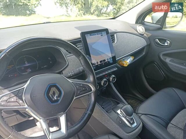 Серый Рено Зое, объемом двигателя 0 л и пробегом 68 тыс. км за 13800 $, фото 16 на Automoto.ua