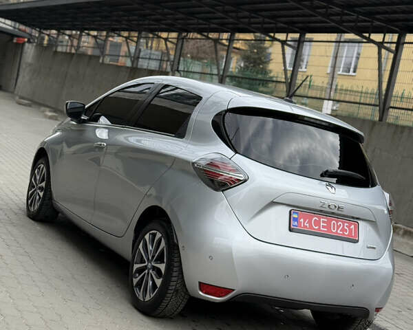 Серый Рено Зое, объемом двигателя 0 л и пробегом 89 тыс. км за 12999 $, фото 10 на Automoto.ua