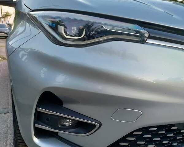 Серый Рено Зое, объемом двигателя 0 л и пробегом 78 тыс. км за 13000 $, фото 2 на Automoto.ua