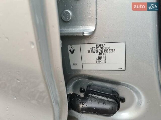 Серый Рено Зое, объемом двигателя 0 л и пробегом 93 тыс. км за 11950 $, фото 33 на Automoto.ua