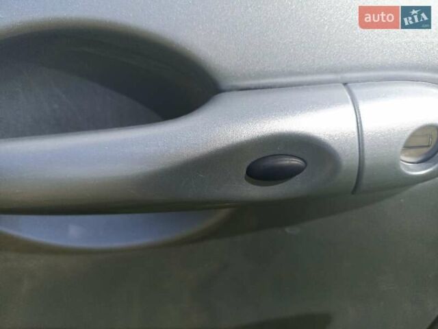 Серый Рено Зое, объемом двигателя 0 л и пробегом 68 тыс. км за 13800 $, фото 10 на Automoto.ua