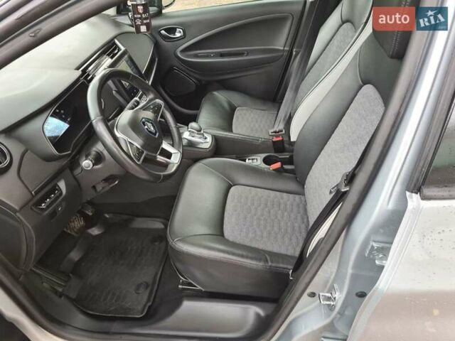 Серый Рено Зое, объемом двигателя 0 л и пробегом 93 тыс. км за 11950 $, фото 15 на Automoto.ua