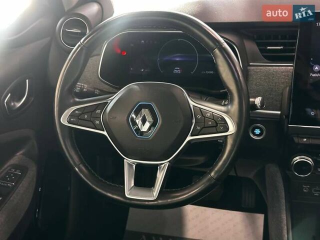 Серый Рено Зое, объемом двигателя 0 л и пробегом 124 тыс. км за 11200 $, фото 34 на Automoto.ua