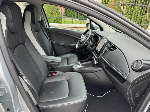 Серый Рено Зое, объемом двигателя 0 л и пробегом 38 тыс. км за 9200 $, фото 13 на Automoto.ua