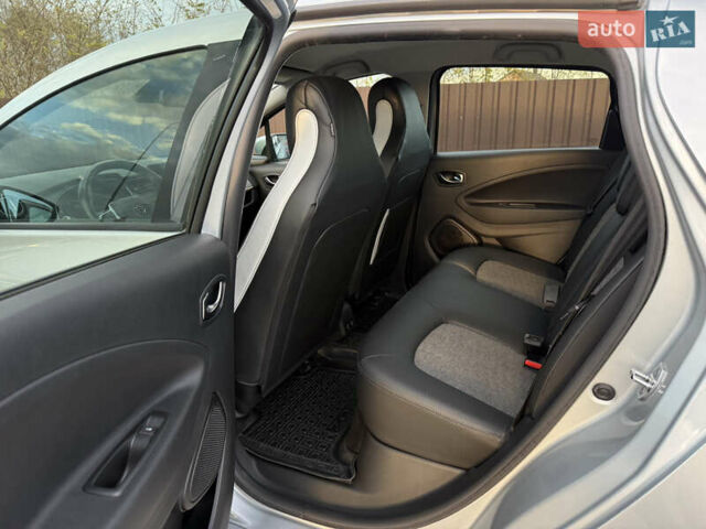 Сірий Рено Зое, об'ємом двигуна 0 л та пробігом 77 тис. км за 13350 $, фото 21 на Automoto.ua