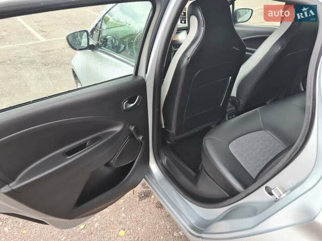 Серый Рено Зое, объемом двигателя 0 л и пробегом 93 тыс. км за 11950 $, фото 27 на Automoto.ua