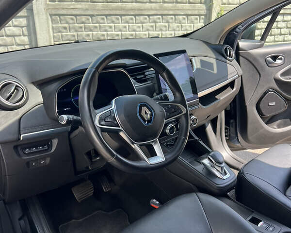 Серый Рено Зое, объемом двигателя 0 л и пробегом 129 тыс. км за 13700 $, фото 10 на Automoto.ua