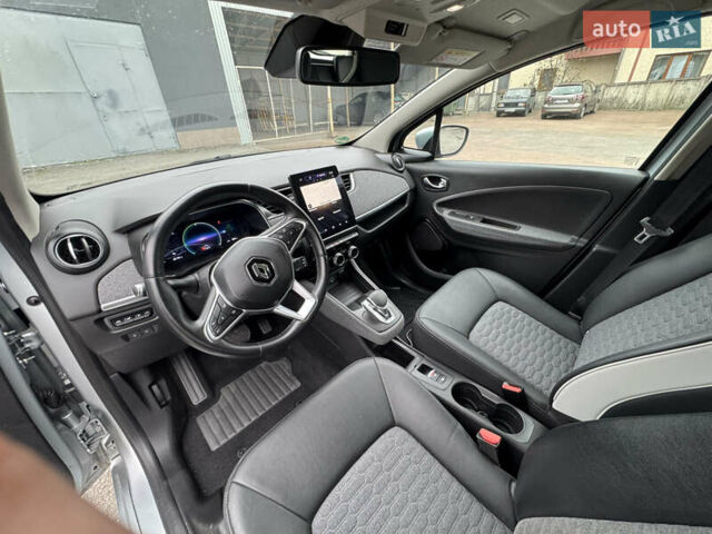 Серый Рено Зое, объемом двигателя 0 л и пробегом 4 тыс. км за 13700 $, фото 35 на Automoto.ua