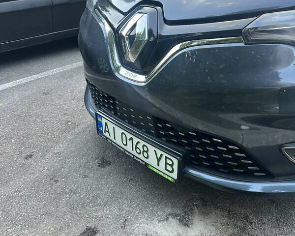 Серый Рено Зое, объемом двигателя 0 л и пробегом 129 тыс. км за 13700 $, фото 3 на Automoto.ua