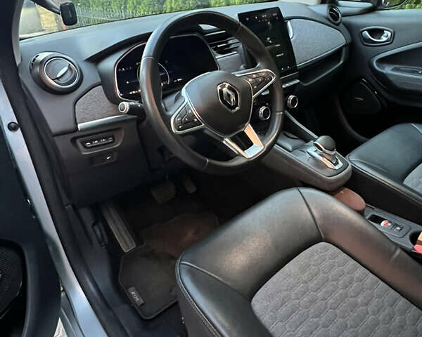 Серый Рено Зое, объемом двигателя 0 л и пробегом 87 тыс. км за 14200 $, фото 8 на Automoto.ua