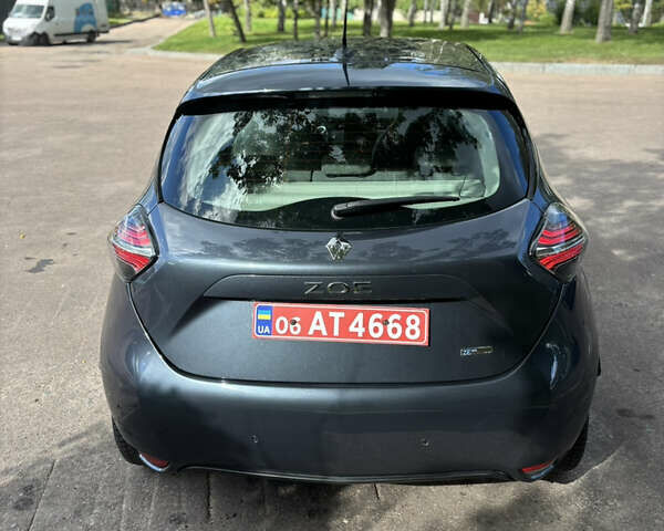 Серый Рено Зое, объемом двигателя 0 л и пробегом 43 тыс. км за 12500 $, фото 5 на Automoto.ua