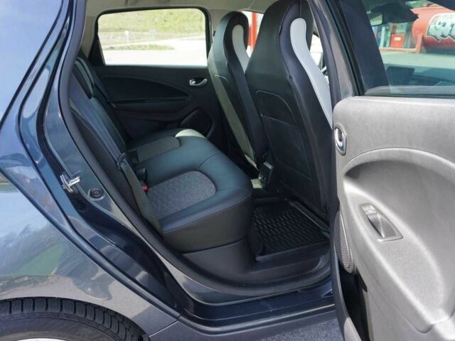 Серый Рено Зое, объемом двигателя 0 л и пробегом 65 тыс. км за 10800 $, фото 11 на Automoto.ua