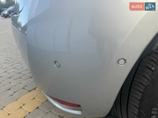 Серый Рено Зое, объемом двигателя 0 л и пробегом 130 тыс. км за 13350 $, фото 32 на Automoto.ua