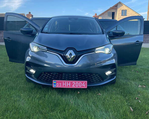 Серый Рено Зое, объемом двигателя 0 л и пробегом 68 тыс. км за 12500 $, фото 3 на Automoto.ua