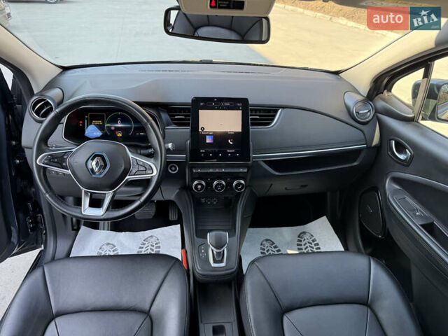 Серый Рено Зое, объемом двигателя 0 л и пробегом 76 тыс. км за 13450 $, фото 15 на Automoto.ua