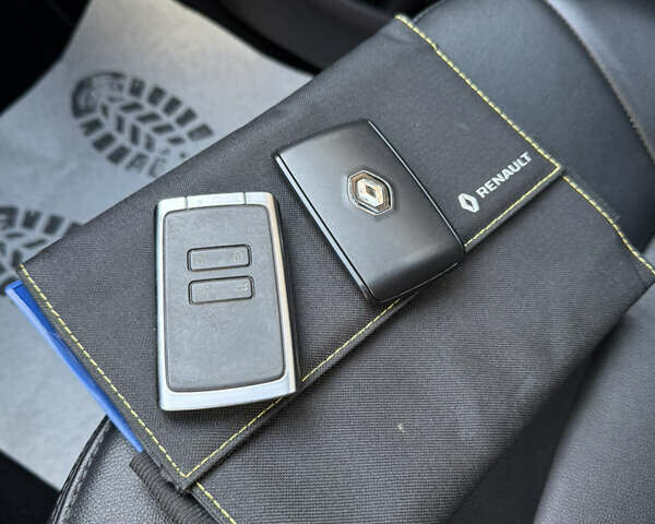 Серый Рено Зое, объемом двигателя 0 л и пробегом 76 тыс. км за 13450 $, фото 36 на Automoto.ua