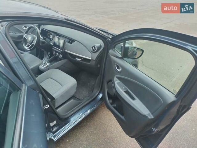 Серый Рено Зое, объемом двигателя 0 л и пробегом 68 тыс. км за 13700 $, фото 12 на Automoto.ua