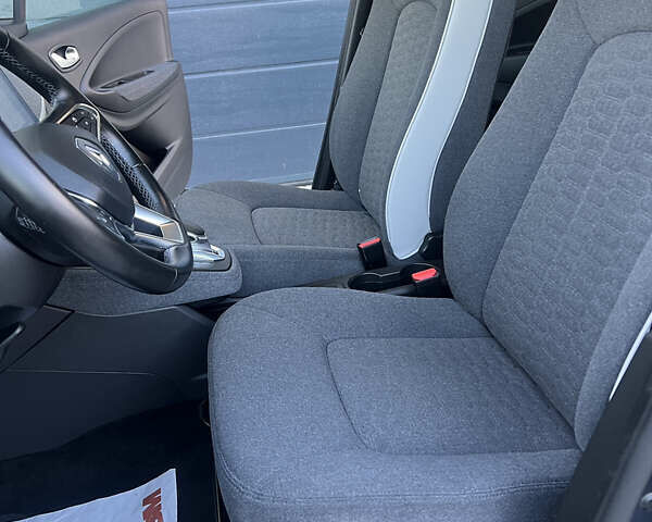 Серый Рено Зое, объемом двигателя 0 л и пробегом 115 тыс. км за 12650 $, фото 30 на Automoto.ua