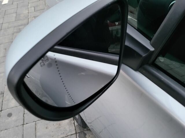 Сірий Рено Зое, об'ємом двигуна 0 л та пробігом 96 тис. км за 12350 $, фото 19 на Automoto.ua