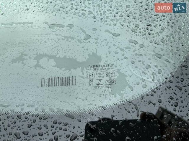 Серый Рено Зое, объемом двигателя 0 л и пробегом 33 тыс. км за 12900 $, фото 39 на Automoto.ua