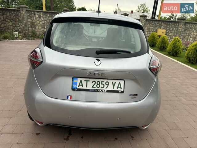 Серый Рено Зое, объемом двигателя 0 л и пробегом 77 тыс. км за 11999 $, фото 6 на Automoto.ua