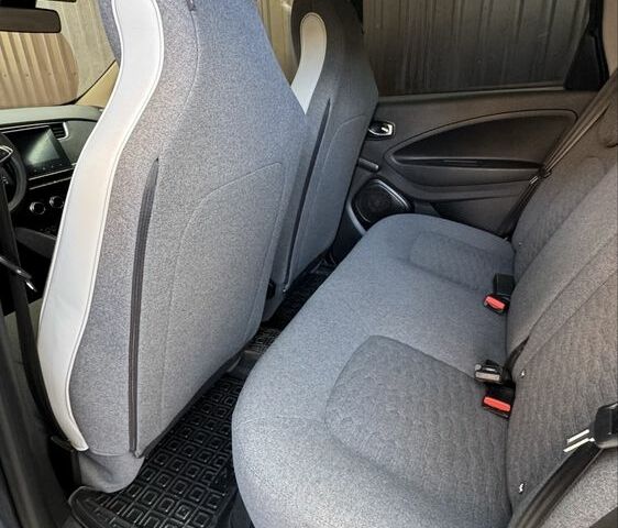Серый Рено Зое, объемом двигателя 0 л и пробегом 46 тыс. км за 13200 $, фото 6 на Automoto.ua