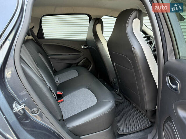 Серый Рено Зое, объемом двигателя 0 л и пробегом 24 тыс. км за 14950 $, фото 42 на Automoto.ua