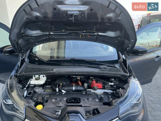 Серый Рено Зое, объемом двигателя 0 л и пробегом 115 тыс. км за 12650 $, фото 42 на Automoto.ua