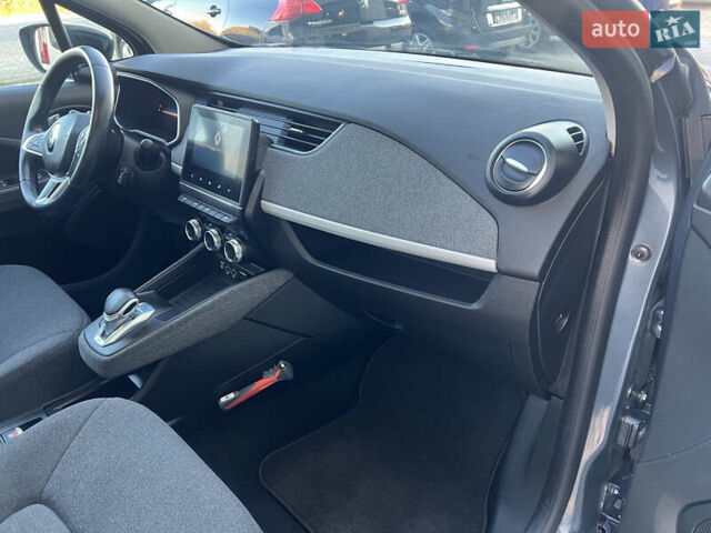 Серый Рено Зое, объемом двигателя 0 л и пробегом 115 тыс. км за 12650 $, фото 17 на Automoto.ua