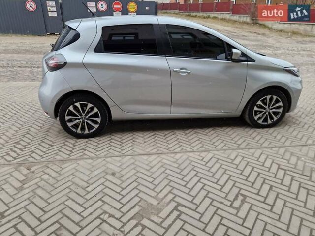 Серый Рено Зое, объемом двигателя 0 л и пробегом 32 тыс. км за 14500 $, фото 4 на Automoto.ua