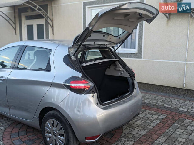 Серый Рено Зое, объемом двигателя 0 л и пробегом 29 тыс. км за 13400 $, фото 16 на Automoto.ua