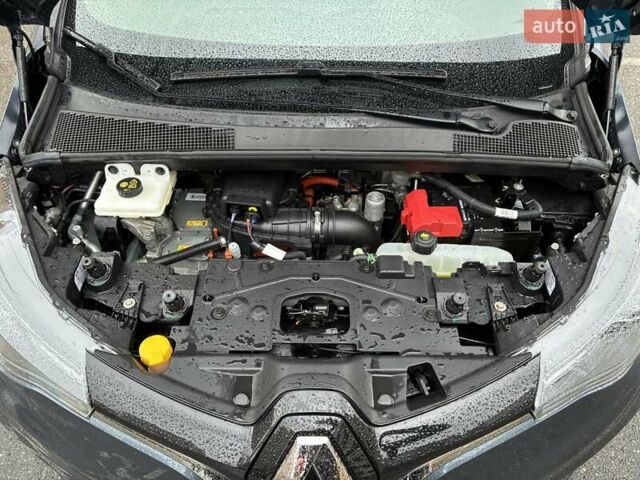 Серый Рено Зое, объемом двигателя 0 л и пробегом 33 тыс. км за 12900 $, фото 80 на Automoto.ua