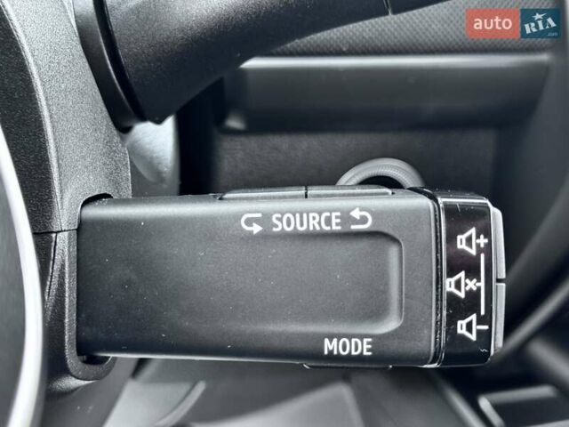 Серый Рено Зое, объемом двигателя 0 л и пробегом 77 тыс. км за 12900 $, фото 43 на Automoto.ua