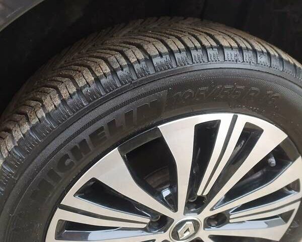 Серый Рено Зое, объемом двигателя 0 л и пробегом 19 тыс. км за 15900 $, фото 18 на Automoto.ua