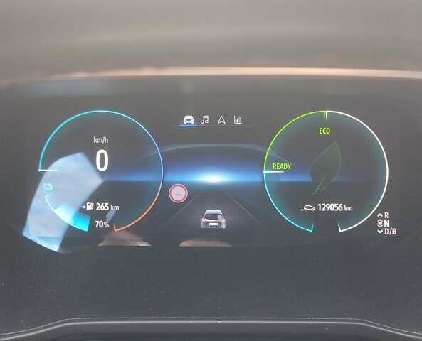 Серый Рено Зое, объемом двигателя 0 л и пробегом 129 тыс. км за 11200 $, фото 3 на Automoto.ua