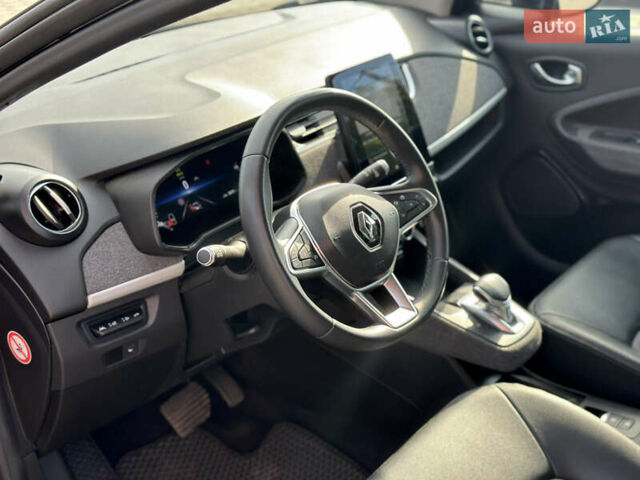 Серый Рено Зое, объемом двигателя 0 л и пробегом 39 тыс. км за 13500 $, фото 13 на Automoto.ua
