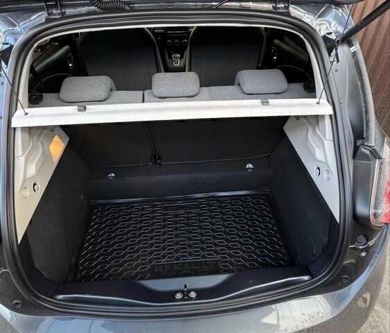 Серый Рено Зое, объемом двигателя 0 л и пробегом 46 тыс. км за 13200 $, фото 9 на Automoto.ua