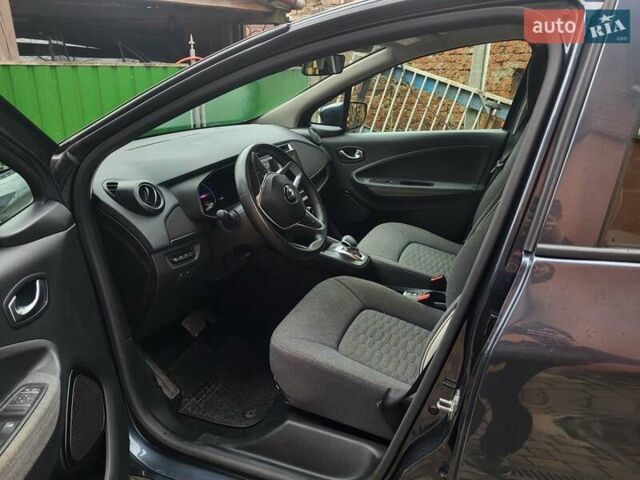 Серый Рено Зое, объемом двигателя 0 л и пробегом 37 тыс. км за 12650 $, фото 8 на Automoto.ua