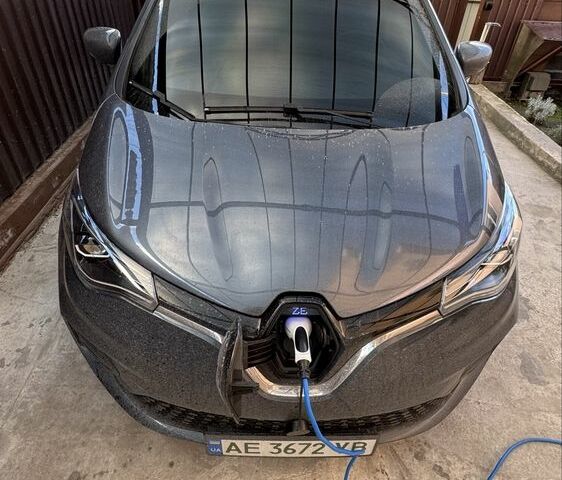 Серый Рено Зое, объемом двигателя 0 л и пробегом 46 тыс. км за 13200 $, фото 7 на Automoto.ua